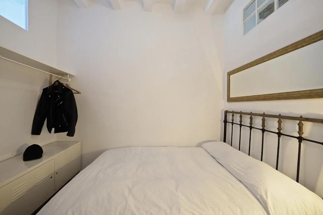 Almodovar Apartment Barcelone