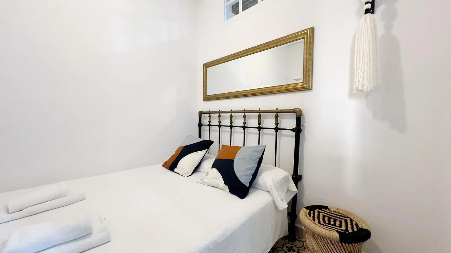 Almodovar Apartment Barcelona
